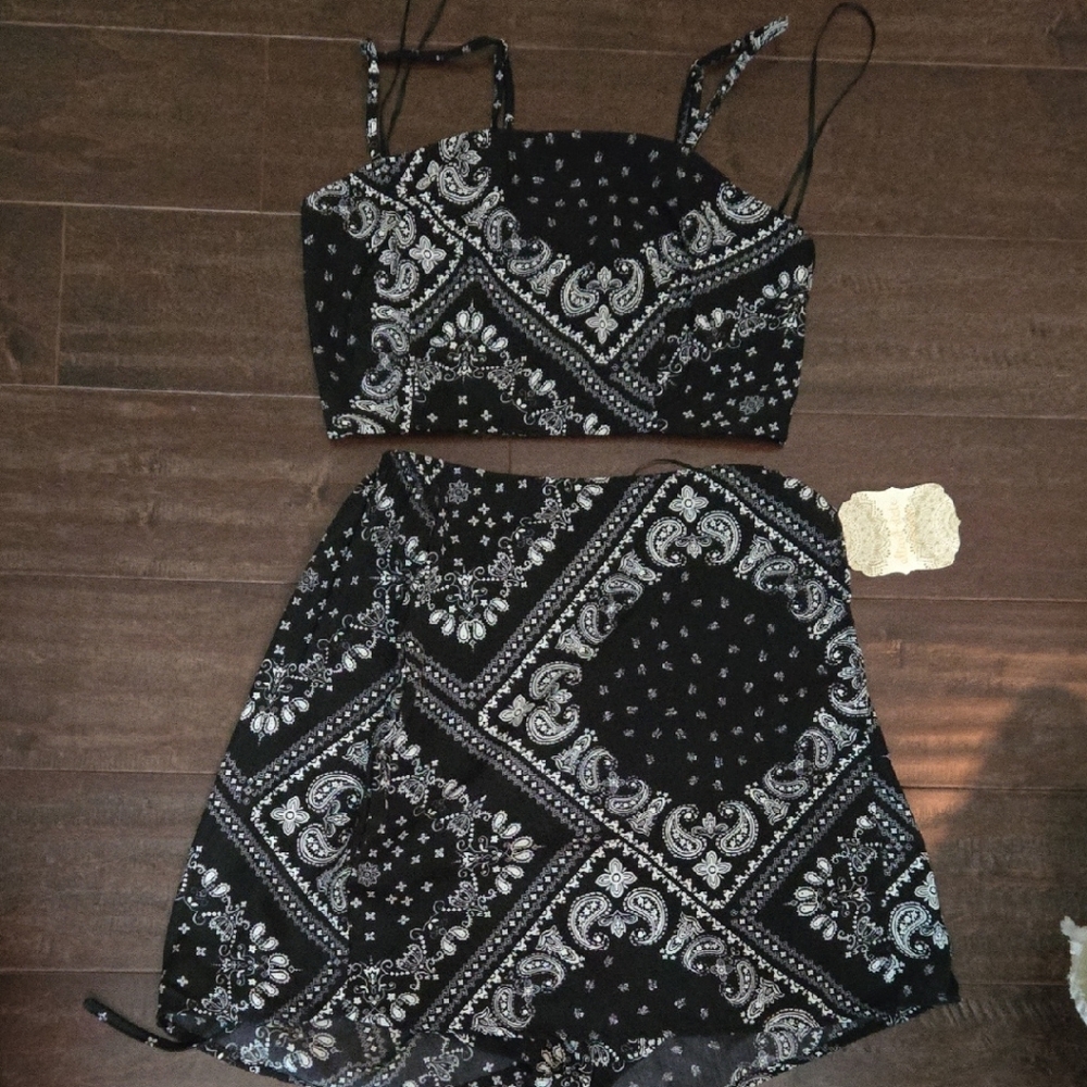 Altar'd State Black and White Paisley Crop Top